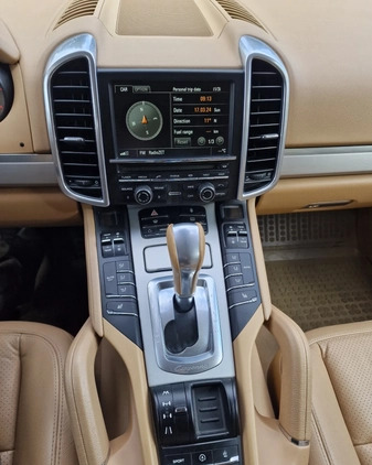 Porsche Cayenne cena 102900 przebieg: 218000, rok produkcji 2012 z Łuków małe 46